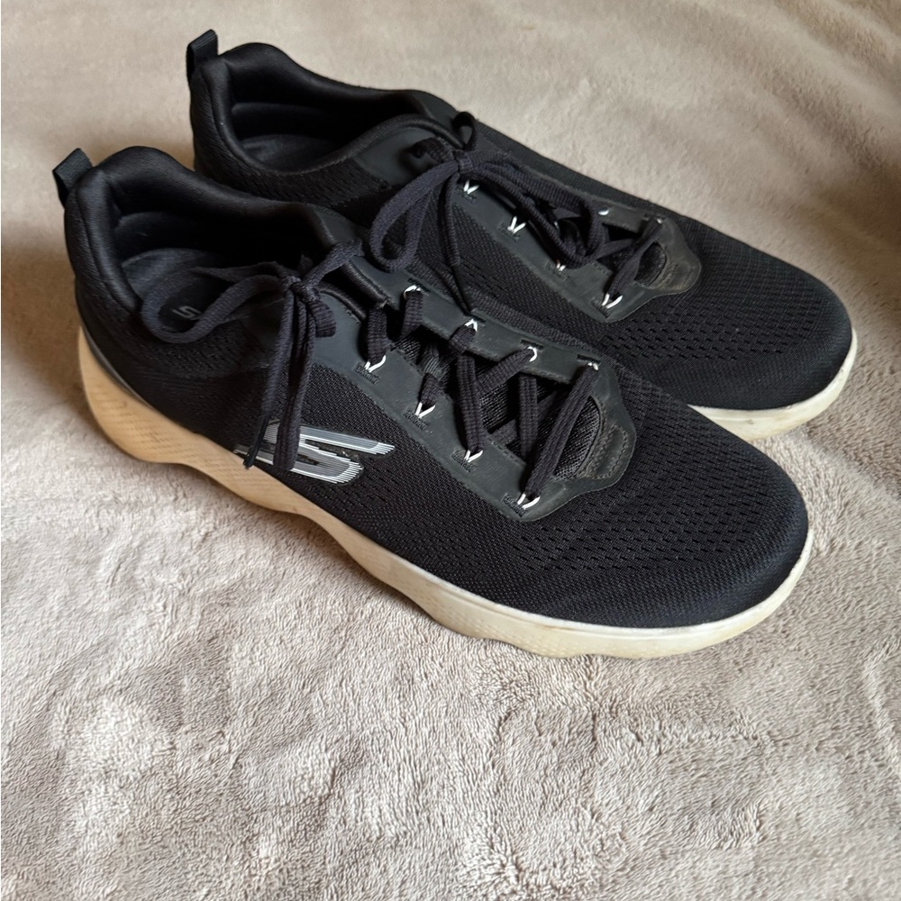 Skechers Men's Black and White Sneakers Massage Fit